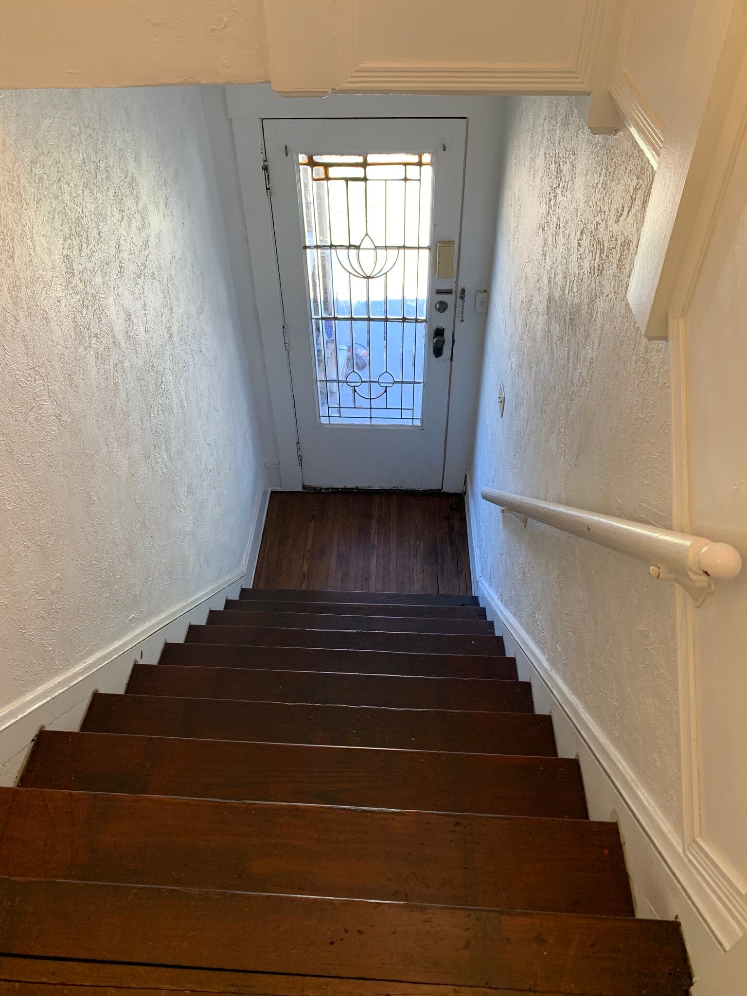 Entryway, private - 3639 Amberson Ave
