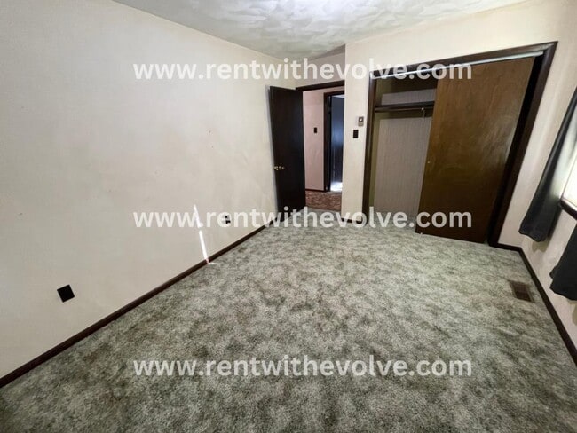 Building Photo - 5671 S 100 W
