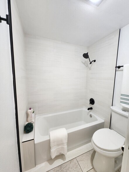 Bath - 144 Verde Way