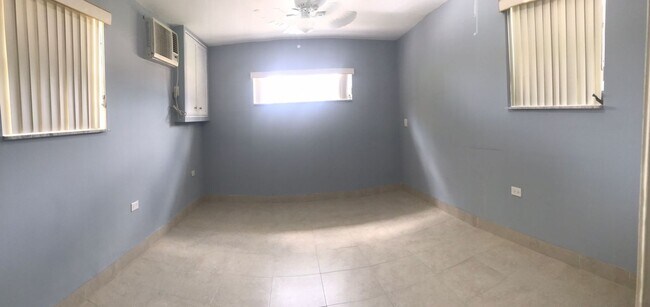 Building Photo - Miami Beach Home with a Pool!