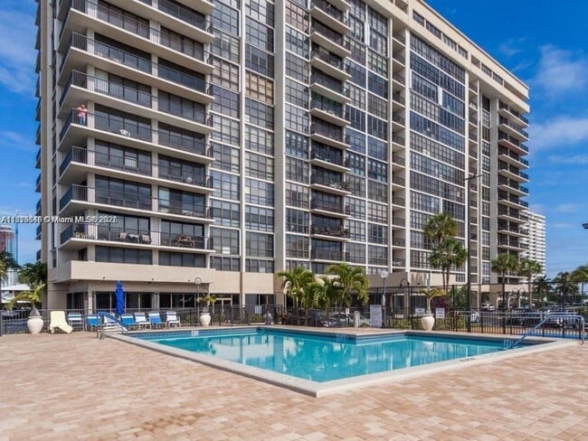Building Photo - 2017 S Ocean Dr
