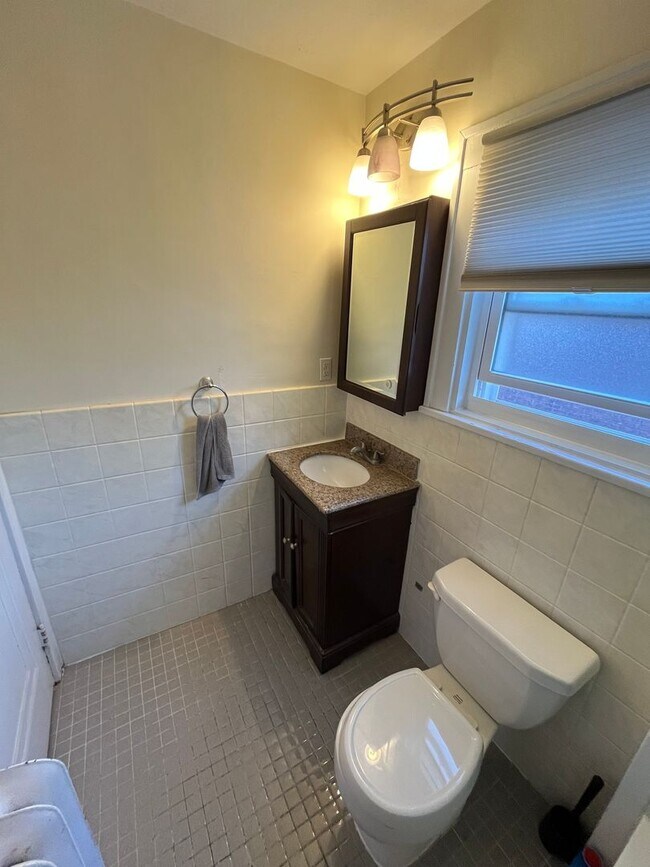 Building Photo - 3 Bedroom Squirrel Hill Home Available Now!