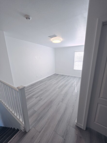 Building Photo - 5809 S 35th Pl