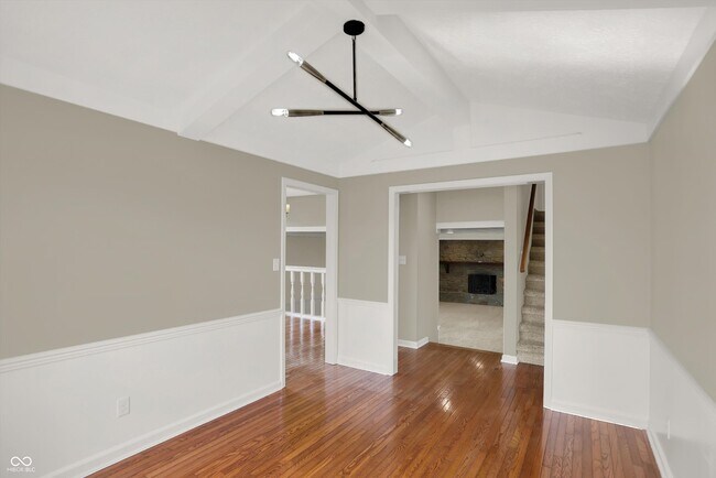 Building Photo - 3037 Golfview Dr