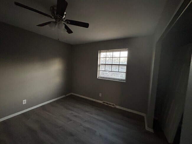 Building Photo - Spacious 4 Bedroom/ 2 Bath Home for Rent !