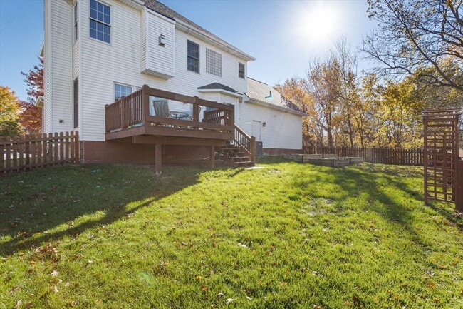 Building Photo - Home For Rent Bellevue.