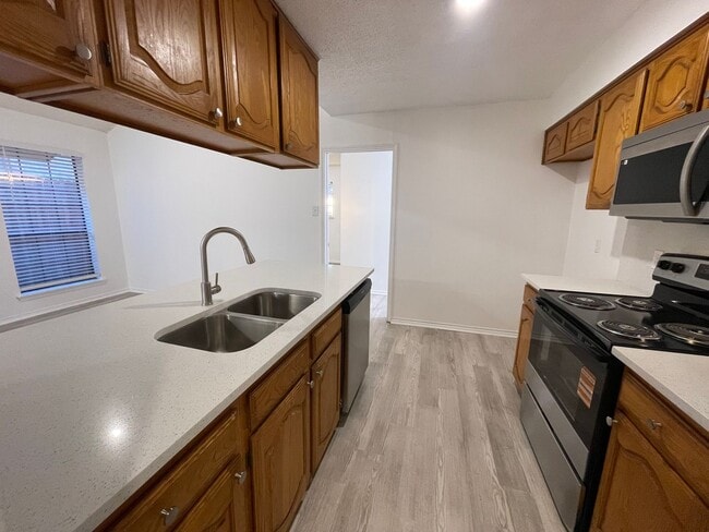 Building Photo - 2422-2424 Sherry Street