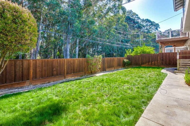 Building Photo - 2329 Trenton Dr