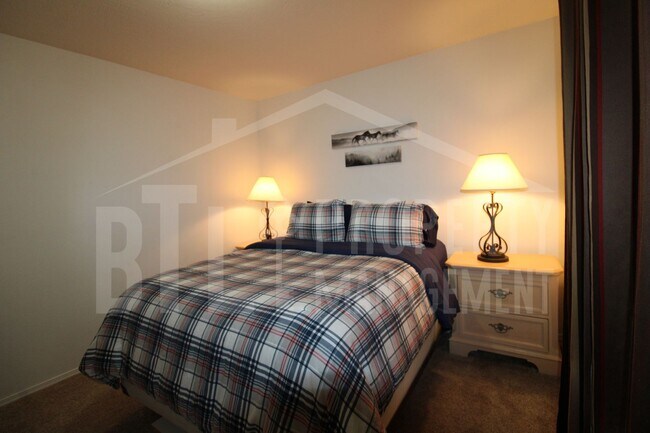 Building Photo - MOVE IN SPECIAL! Beautiful 3-Bedroom Home Near the Branson Strip