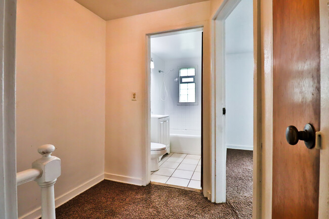 Building Photo - 925 N Prairie Ave
