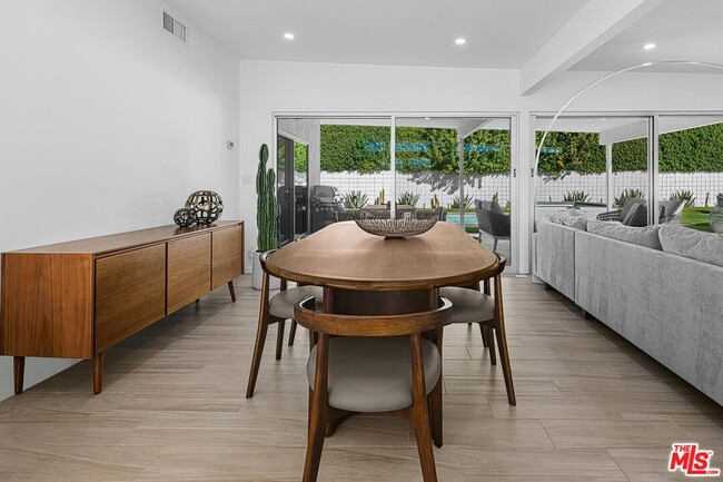 Building Photo - 2326 E Finley Rd