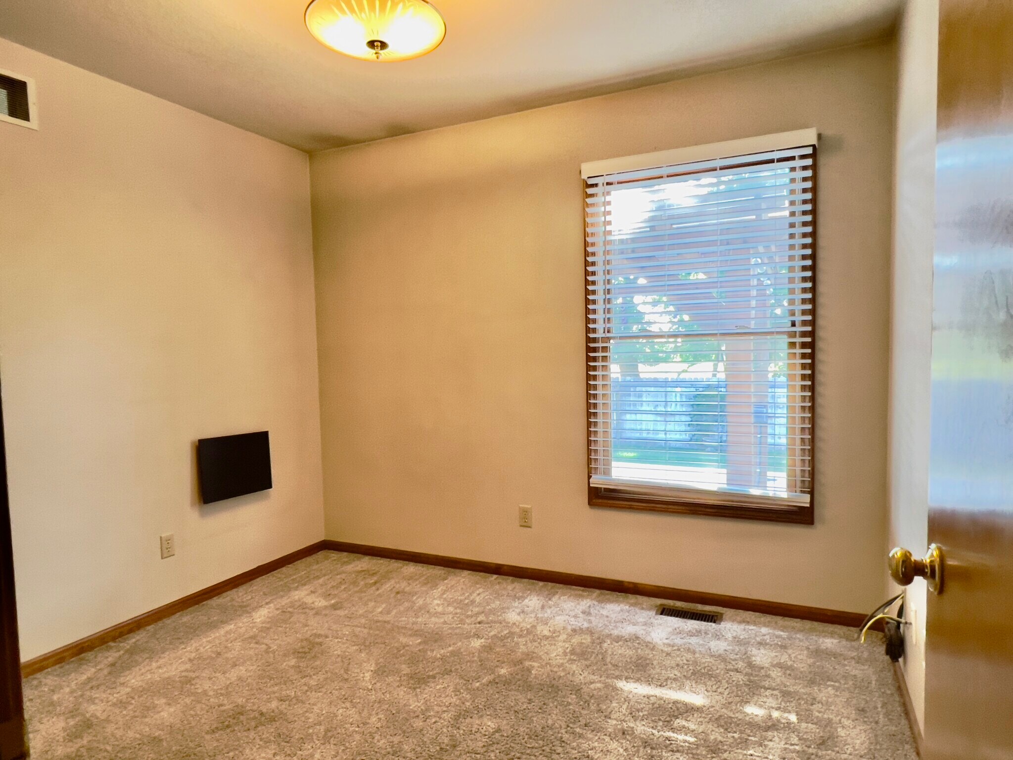 Main floor bedroom #2 - 1019 SW Kent Pl