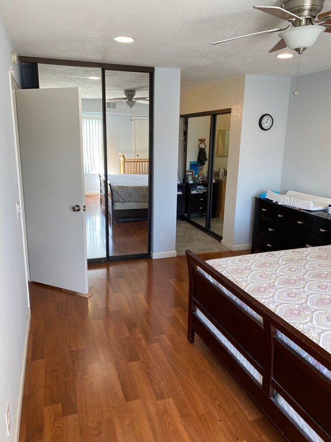 Building Photo - 2 bedrooms 2bath Condo in Fremont gated co...