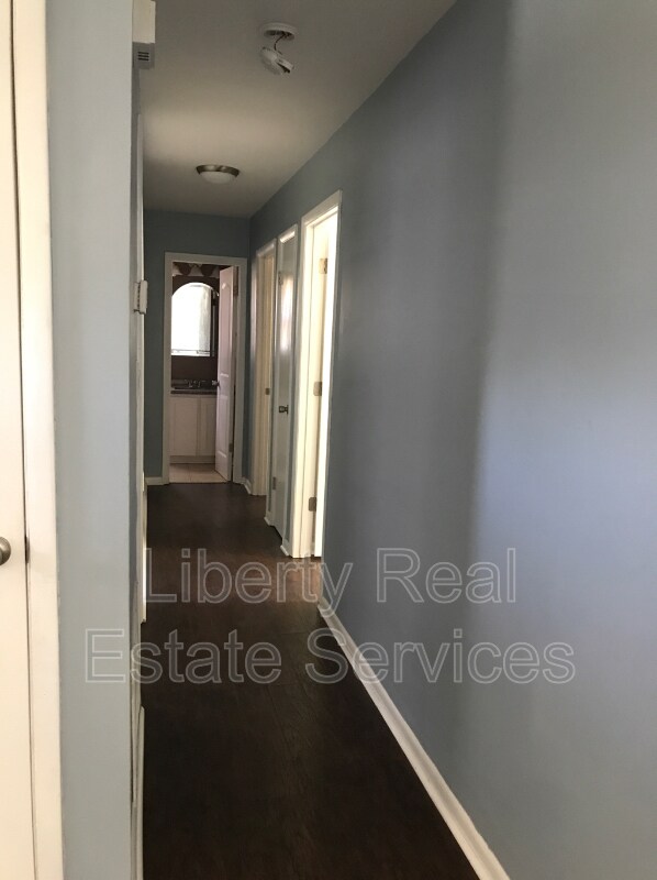 Building Photo - 454 Elm St