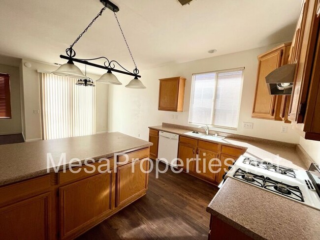 Building Photo - 12261 Luna Rd