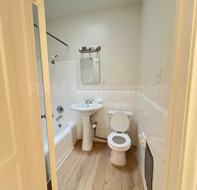 Building Photo - 619 Normandie Ave