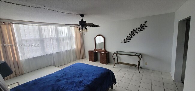 Building Photo - 1825 S Ocean Dr