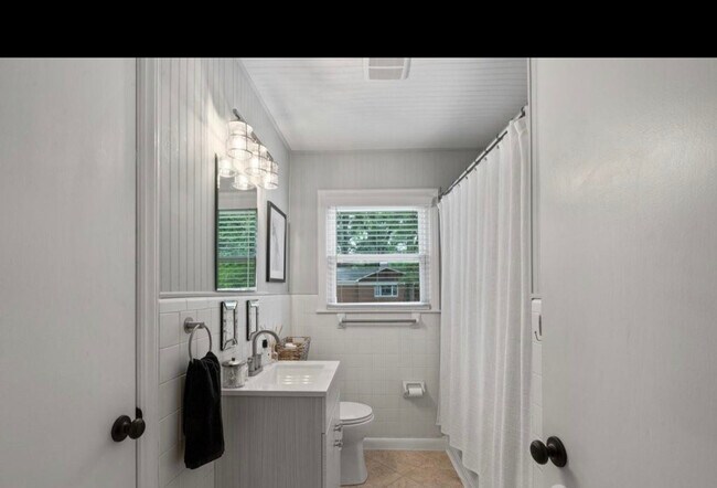 Building Photo - 4326 Castleton Rd