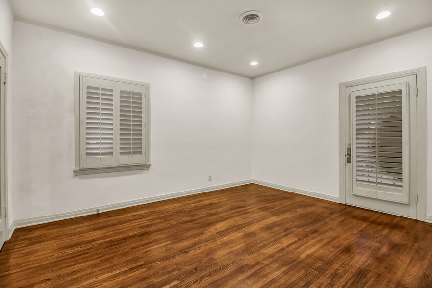 Building Photo - 123 N La Jolla Ave