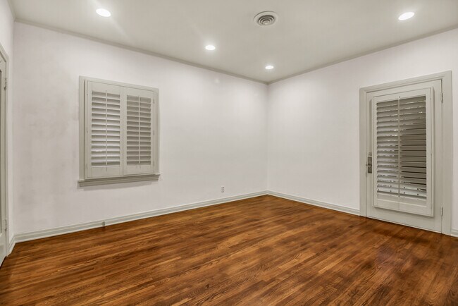 Building Photo - 123 N La Jolla Ave