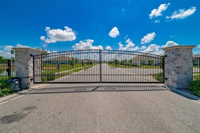 Building Photo - 570 Sanctuary Blvd