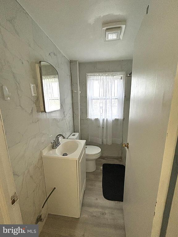 Building Photo - 625 Grove St