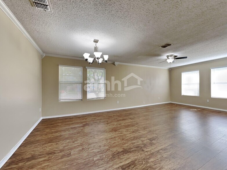 Building Photo - 3004 Cesareo Dr