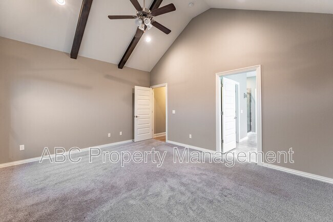 Building Photo - 3407 SW Mistletoe Ave