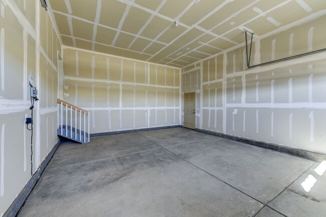 Building Photo - Breathtaking 4 Bedroom 3 Bedroom Ranch Style Home with Finished Basement!!