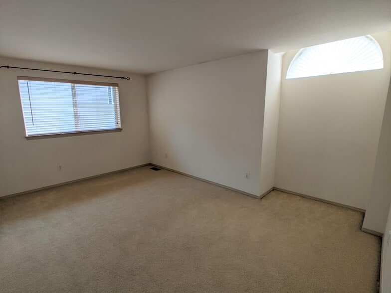 Master bedroom - 1908 Dayton Ave NE