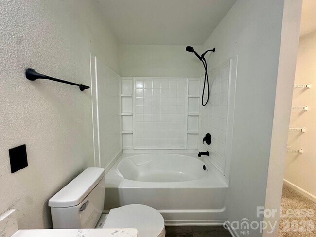 Building Photo - 340 Zander Woods Ct