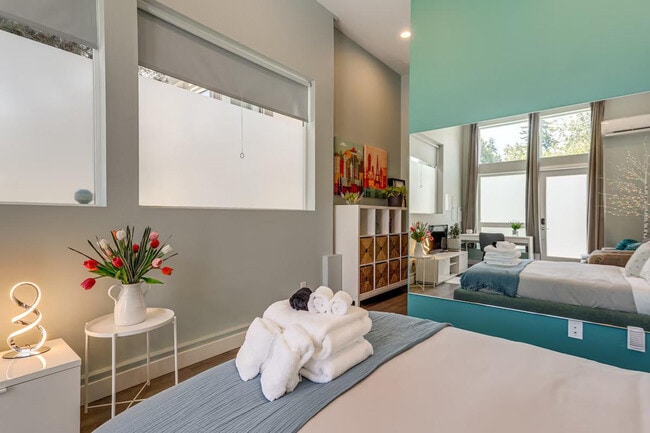 Building Photo - 3821 34th Ave W