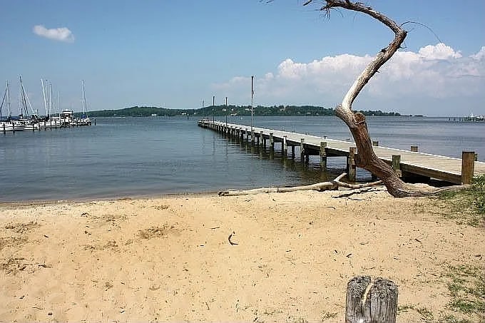 Privileged access to community fishing pier - 1123 Little Magothy Vw