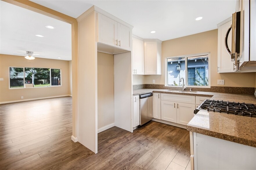 Building Photo - 511 41st St