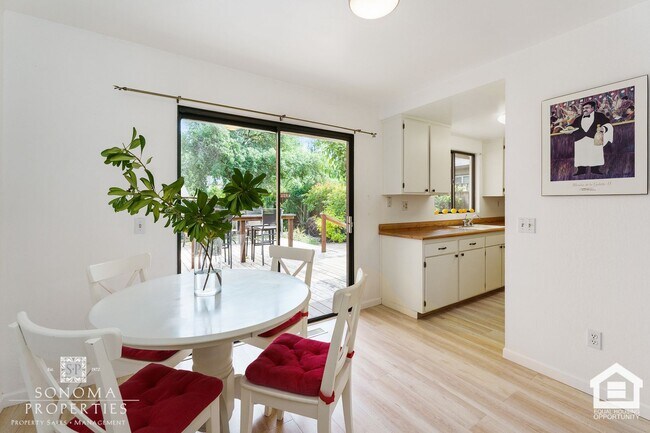 Building Photo - Beautifully Maintained Duplex in Glen Ellen