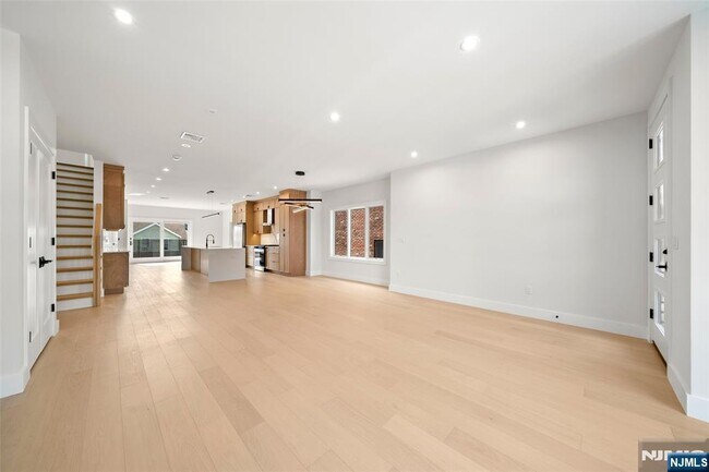 Building Photo - 450 N 10th St