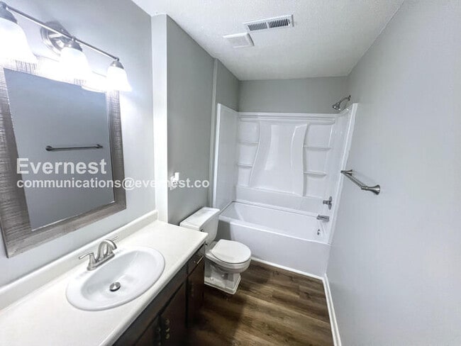 Building Photo - 3 Bed, 2 Bath Home with Carport / Pet-Friendly / Coming Soon!