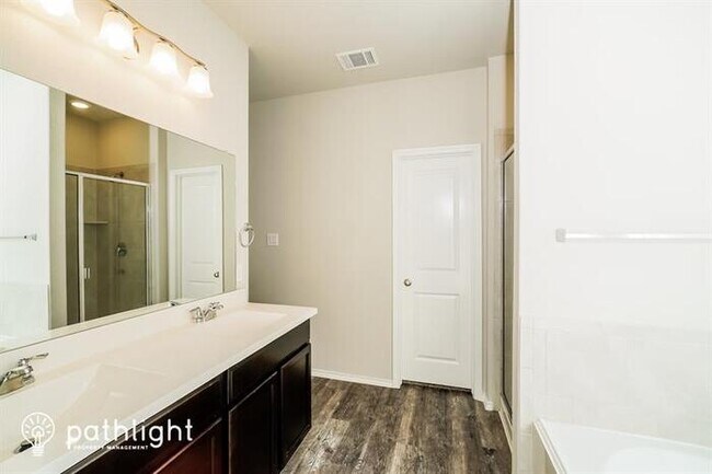 Building Photo - 5133 Blue Ivy, Bulverde, TX, 78163