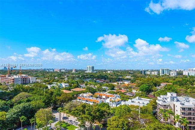 Building Photo - 1915 Brickell Ave