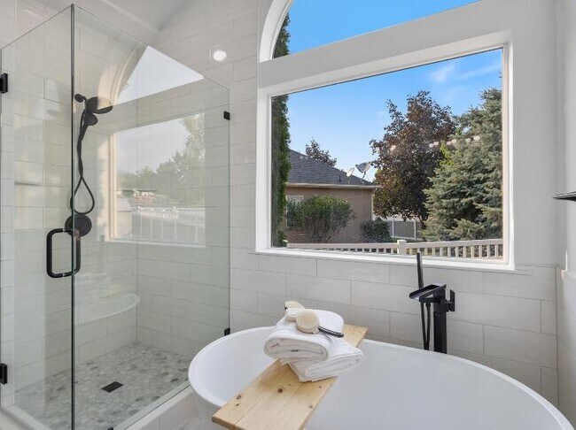 Building Photo - 636 N 1280 E