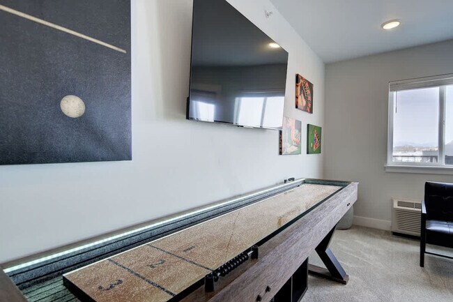 Building Photo - 5242 Fallon St