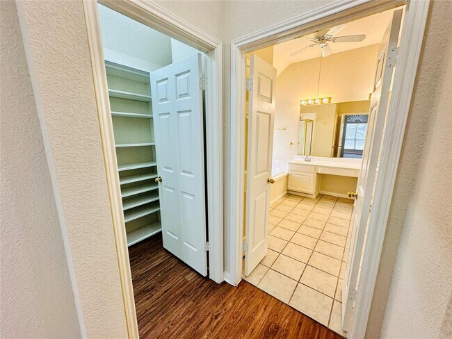 Building Photo - 6514 Clairmont Dr