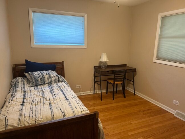 Building Photo - 1126 Laurel Ln