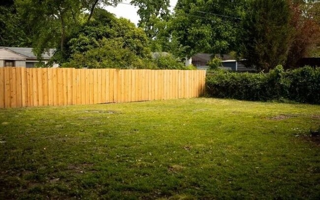 Building Photo - 1420 S Kilbourne Rd