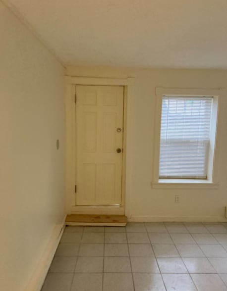 Building Photo - 118 London St