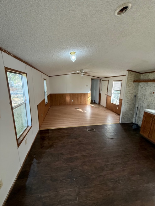 Building Photo - 408 Mooney St