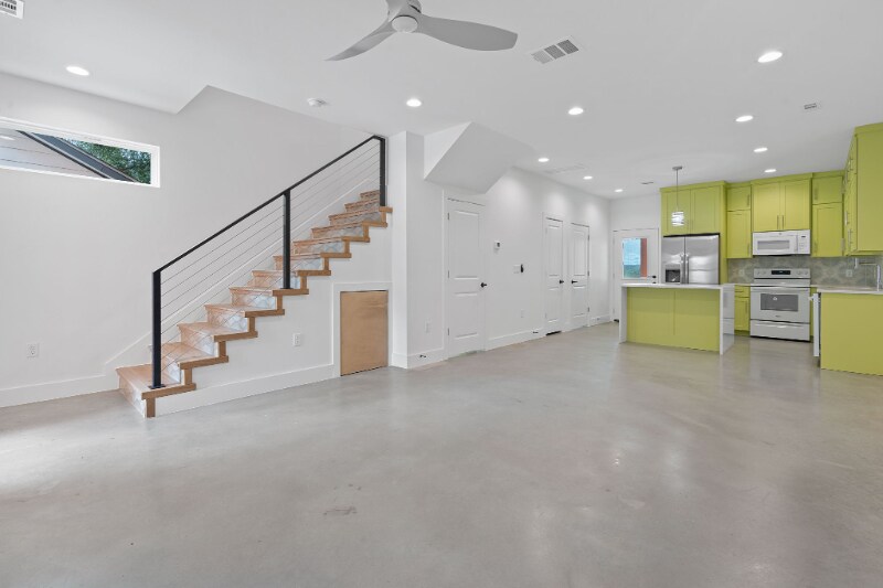 Building Photo - 124 S Mockingbird Cir