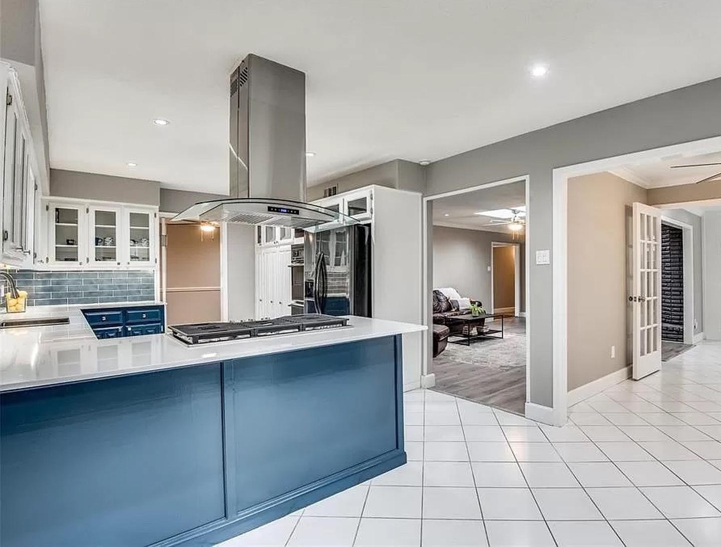 Building Photo - Polished Northwest Dallas home with quick North Tollway access