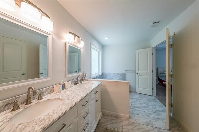 Building Photo - 6220 Polar Fox Ct