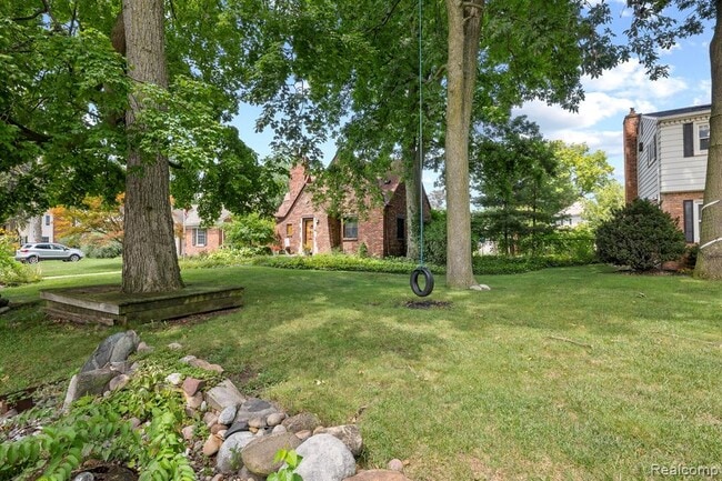 Building Photo - 1516 W Houstonia Ave